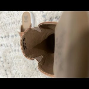 Beast fashion shoes. Tan, size 7.5